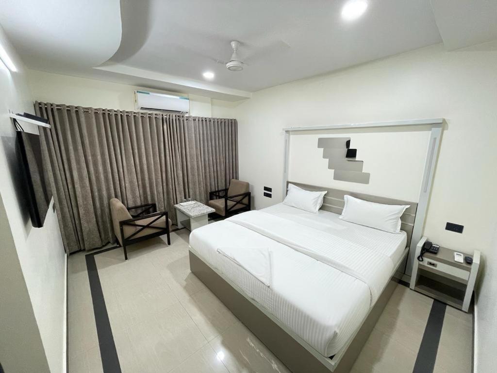 Sr Hotel Anakāpalle 외부 사진